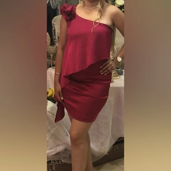 Le chateau one shoulder dress - Picture 6 of 6